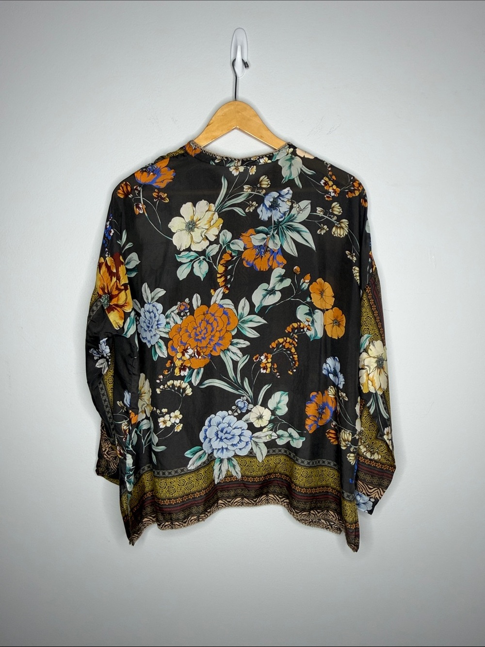 Johnny Was Golden Raquel Button Down Printed Silk Button Down Medium - Picture 8 of 8